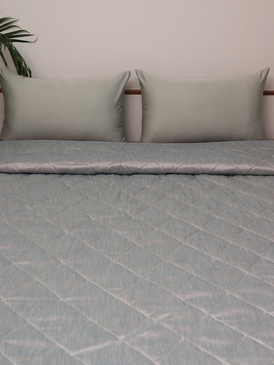 Green colored Diamond Quilted bed quilt /comforter with 2 matching pillow covers made from Cotton Blended front and cotton backed quilt for king size double bed