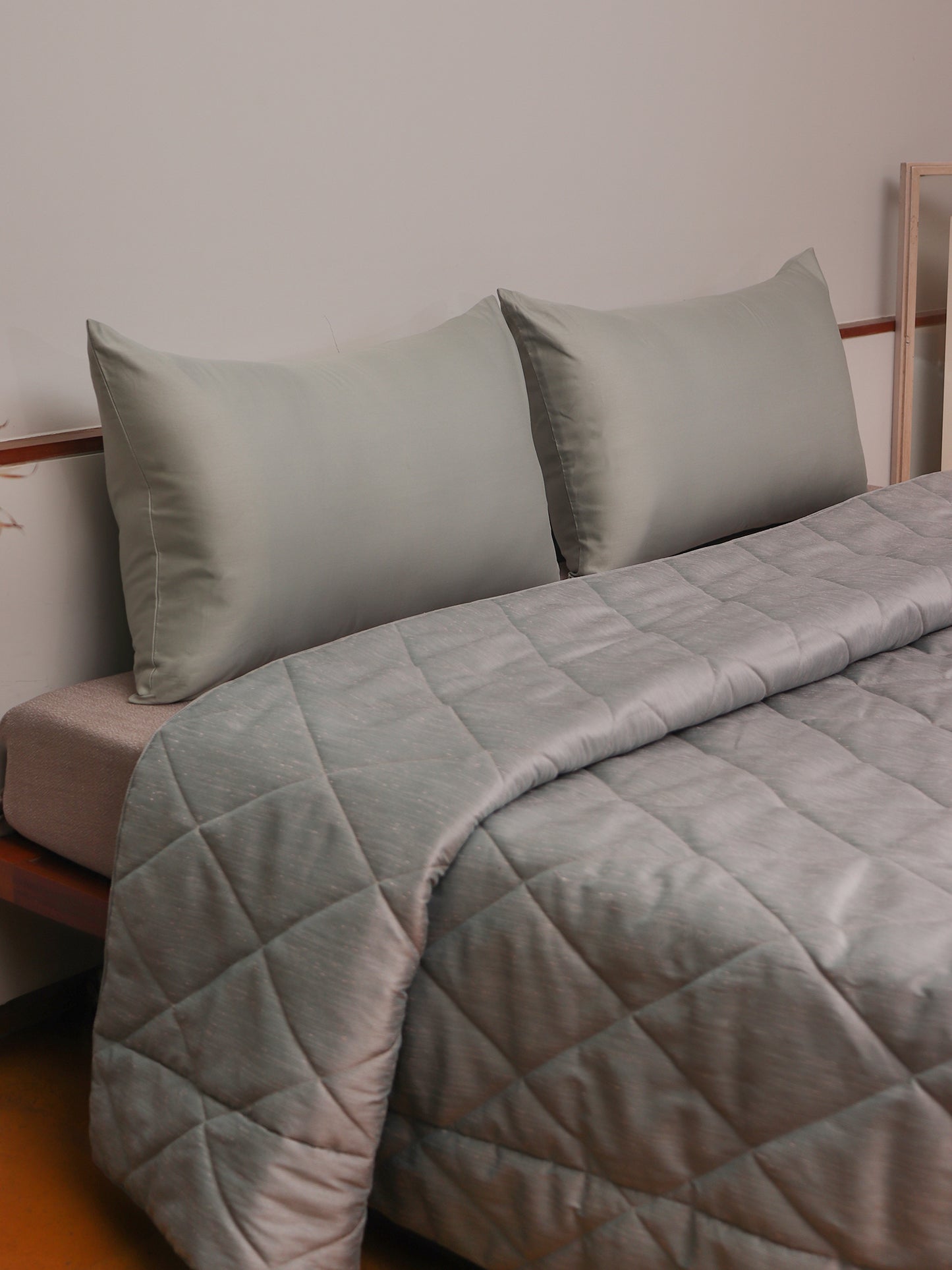 Green colored Diamond Quilted bed quilt /comforter with 2 matching pillow covers made from Cotton Blended front and cotton backed quilt for king size double bed