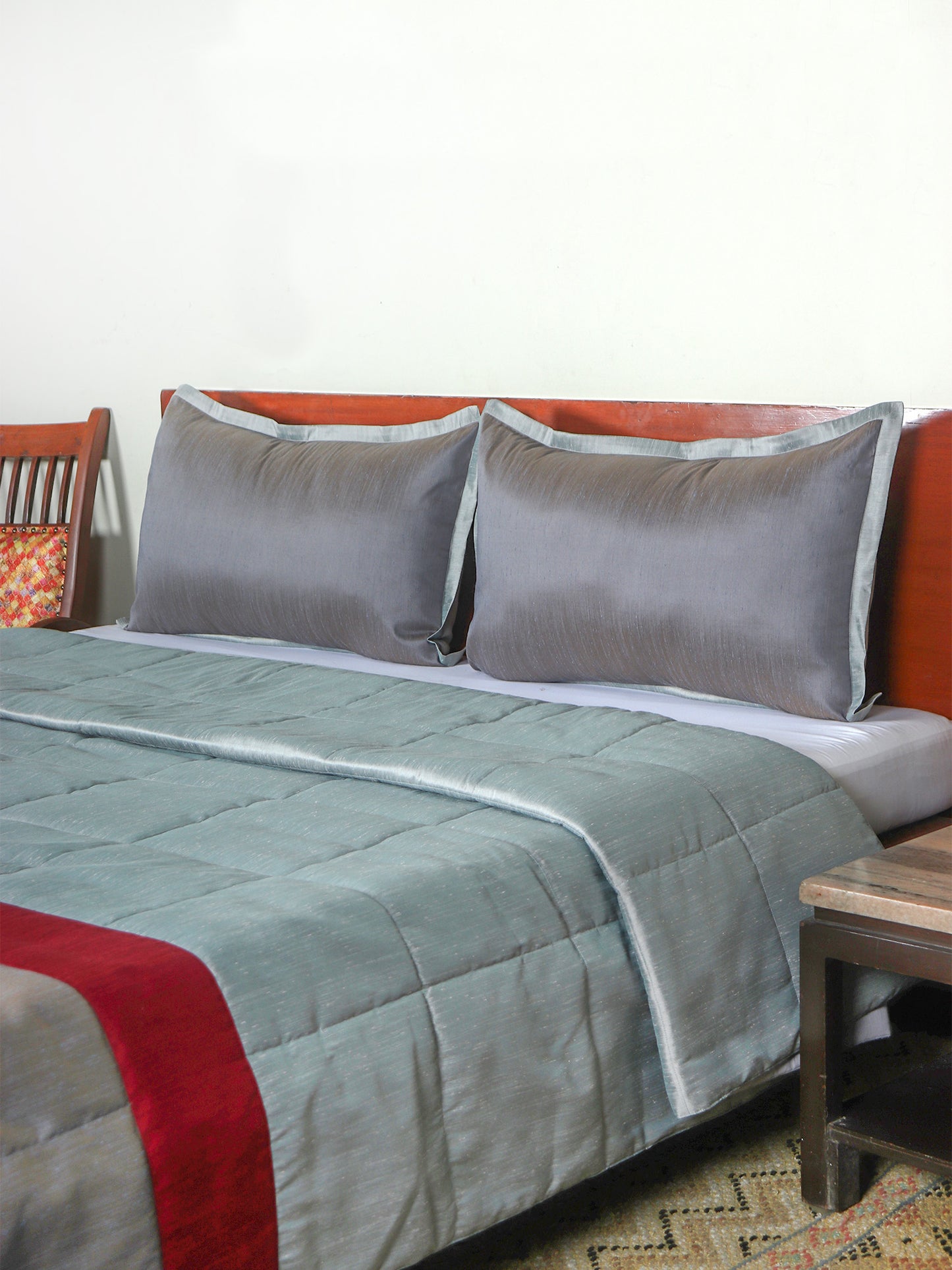 Grey colored bed quilt with 2 matching pillow covers made from polyester front and cotton backed quilt for king size double bed