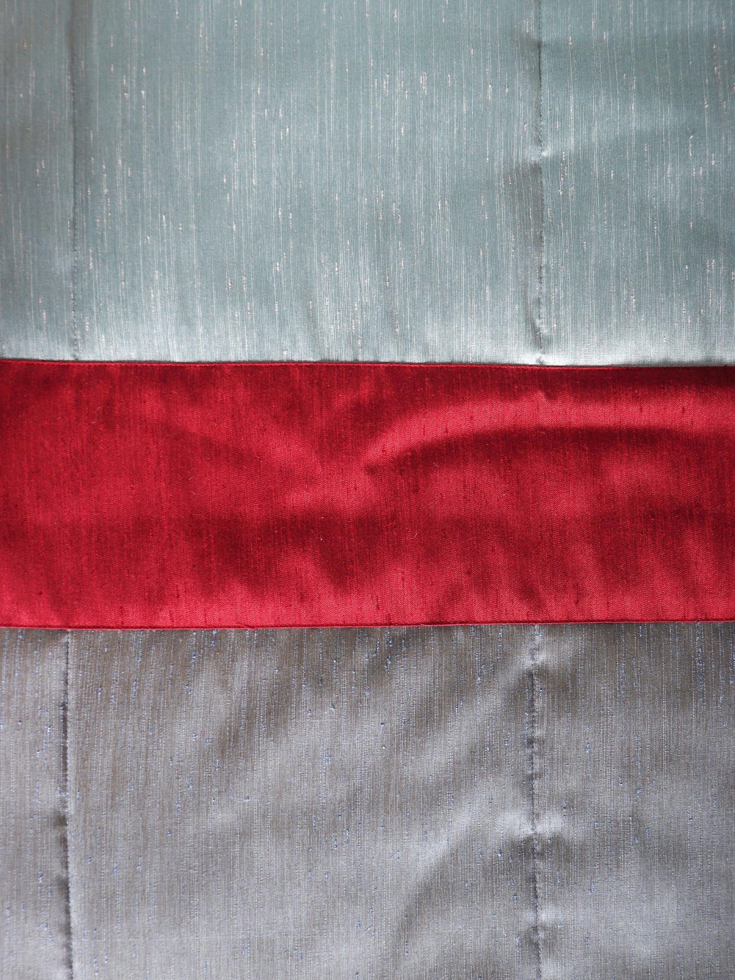 red patch on Grey colored bed quilt with 2 matching pillow covers made from polyester front and cotton backed quilt for king size double bed