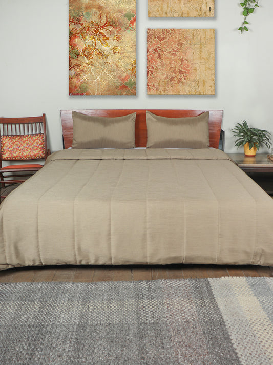 Beige colored bed quilt /comforter with 2 matching pillow covers made from polyester front and cotton backed quilt for king size double bed