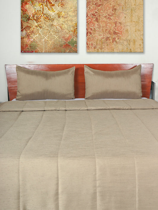 Beige colored bed quilt /comforter with 2 matching pillow covers made from polyester front and cotton backed quilt for king size double bed