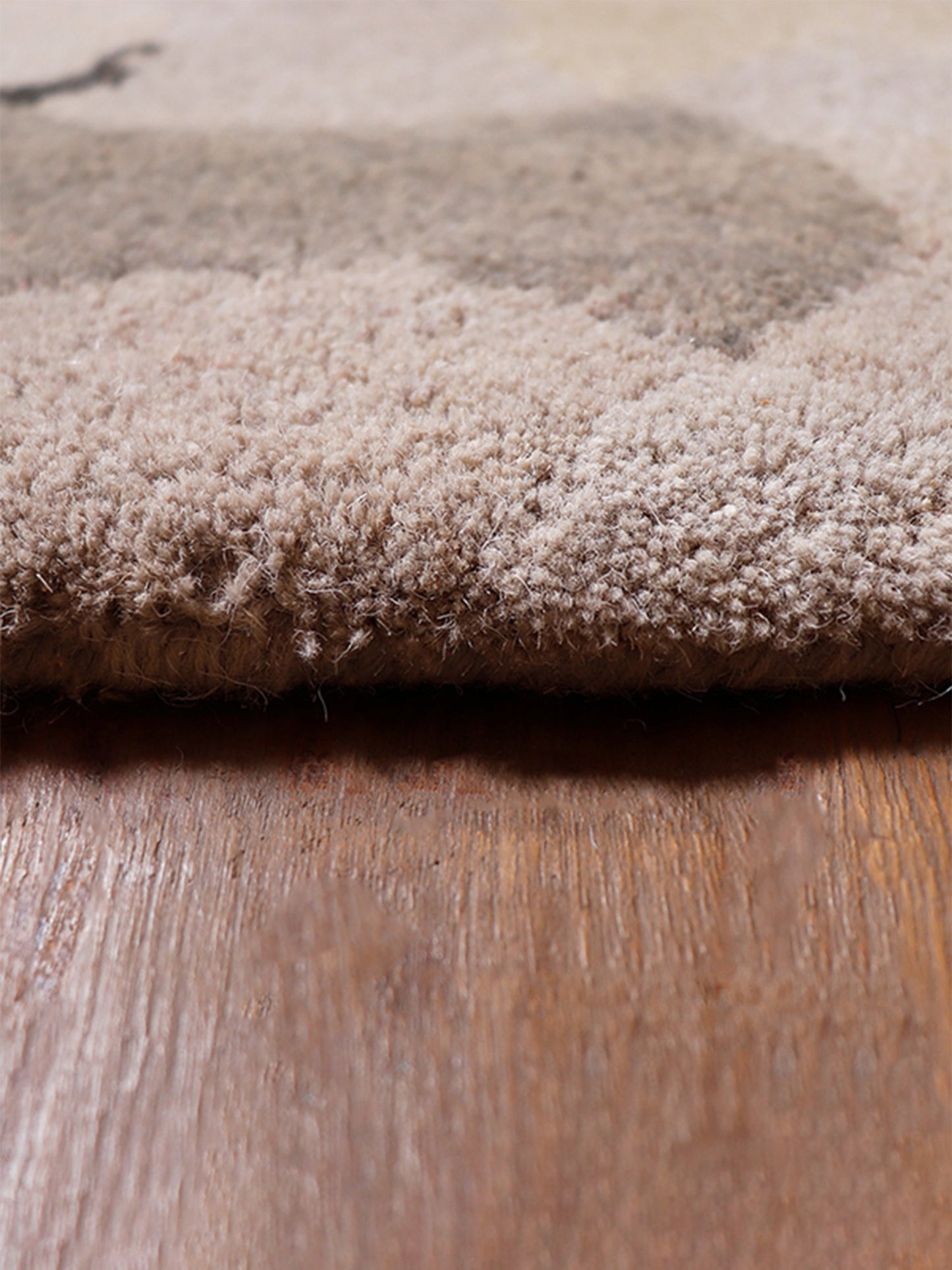 Hand Tufted Abstract Pattern |100% Wool Premium Carpet For Living Room | Bed Room | 4 ft x 6 ft