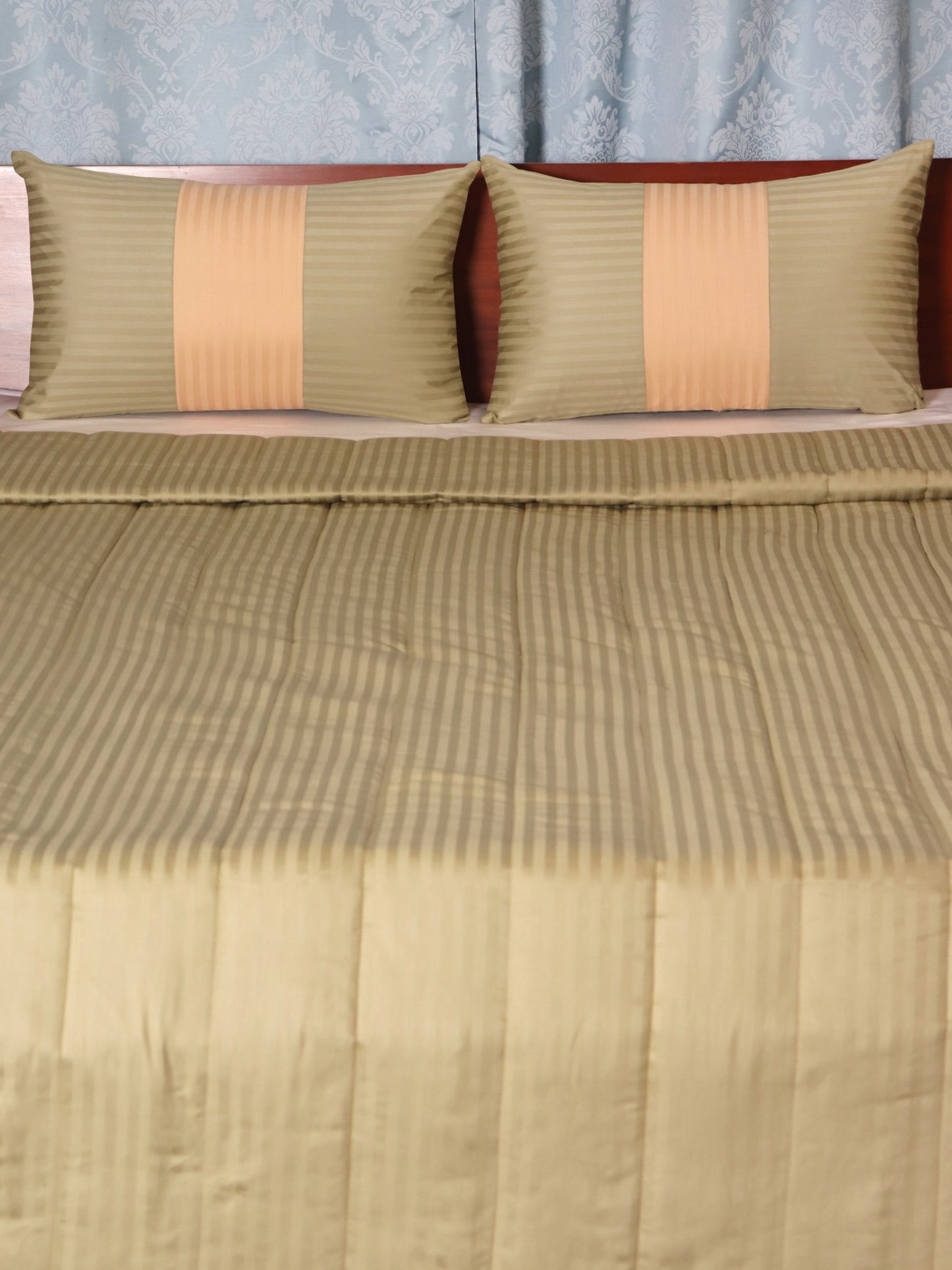 Sage Green colored Striped bed quilt /comforter with 2 matching pillow covers made from polyester front and cotton backed quilt for king size double bed