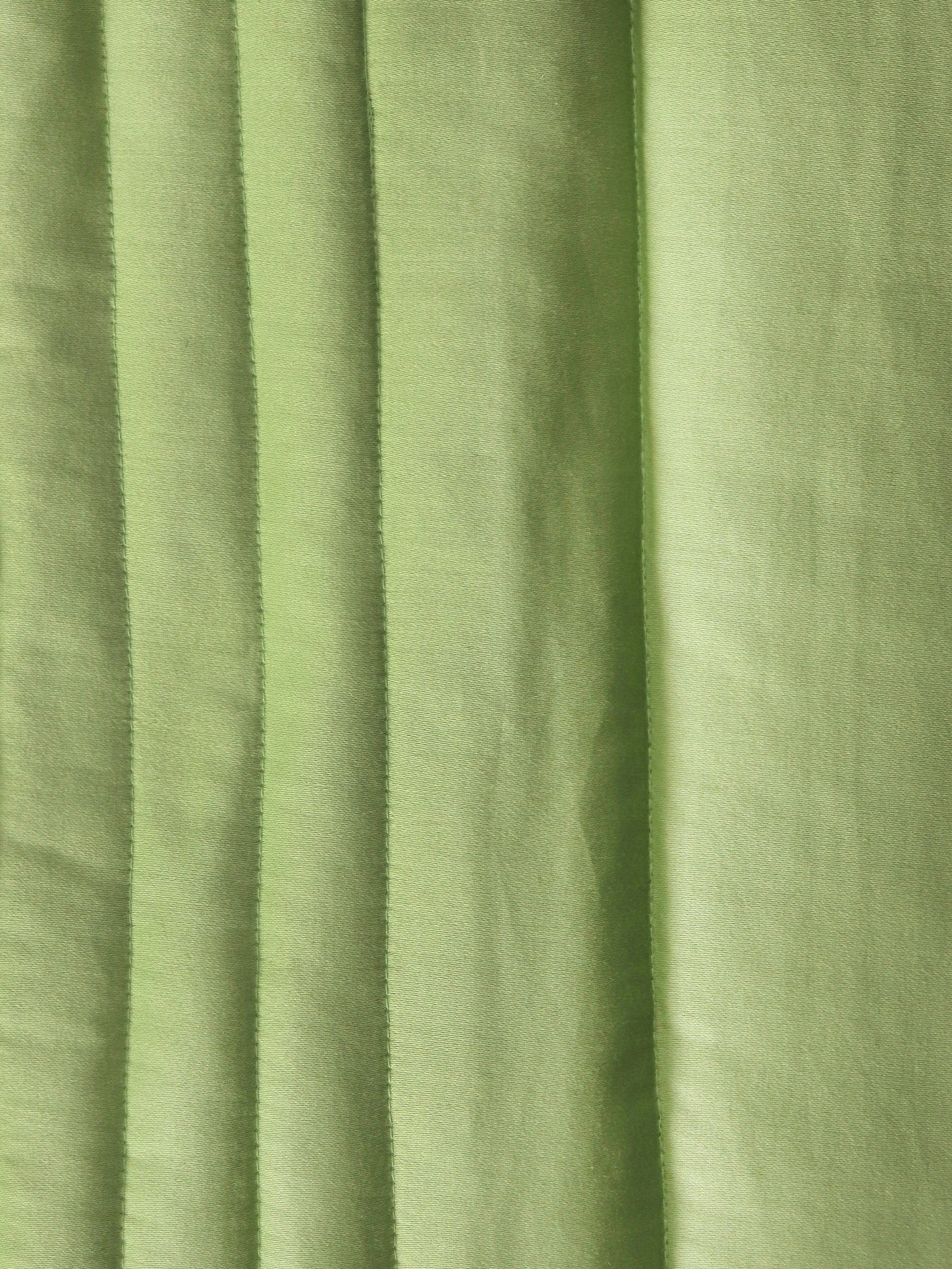 Green colored bed quilt /comforter with 2 matching pillow covers made from cotton front and backed quilt for king size double bed