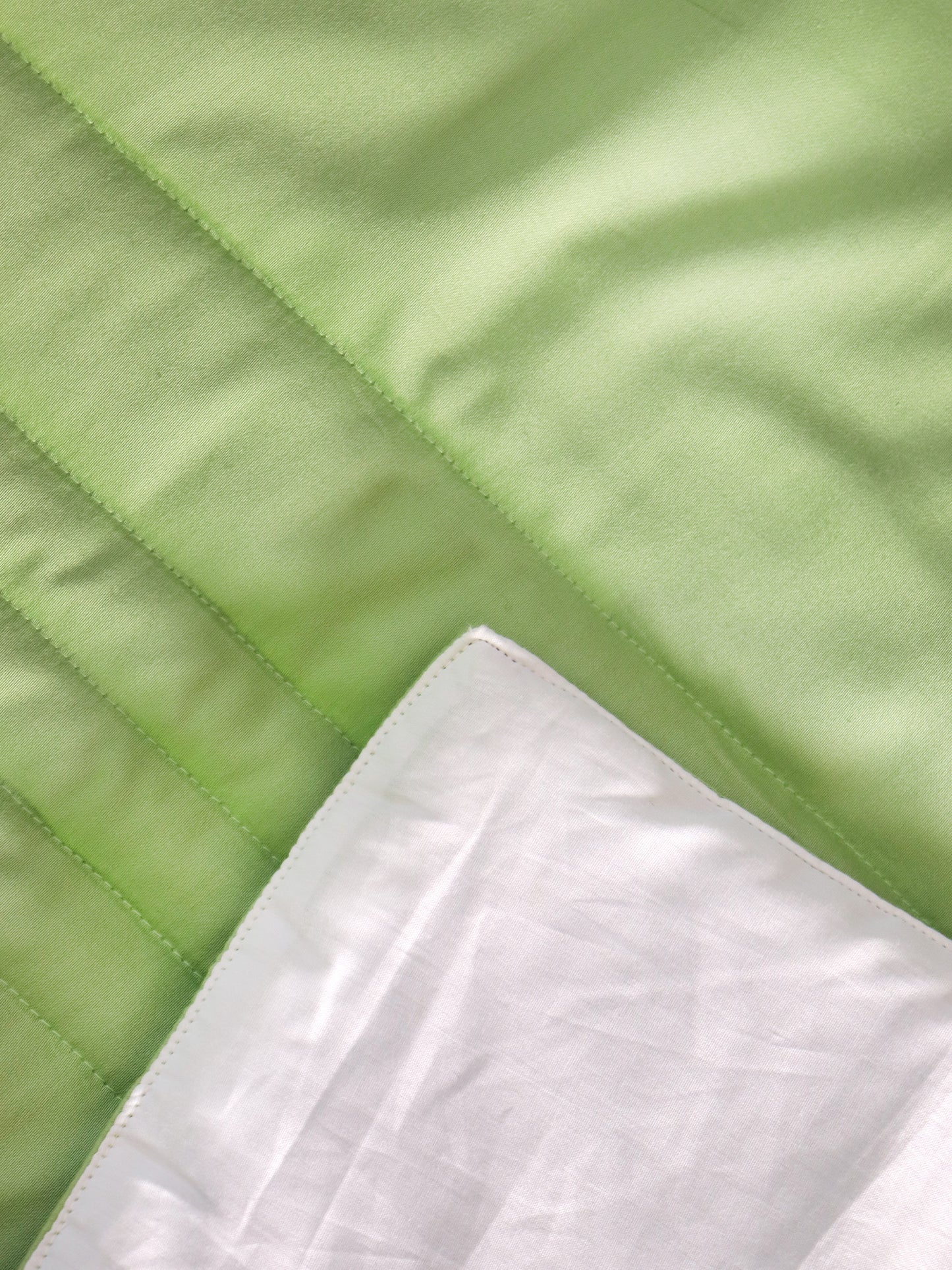 Green colored bed quilt /comforter with 2 matching pillow covers made from cotton front and backed quilt for king size double bed